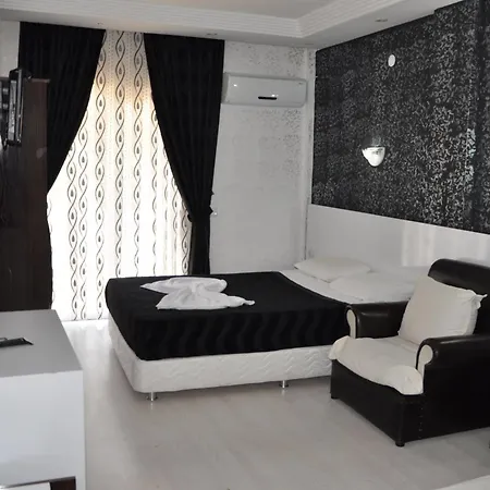 Movie Life Roe Hotel
