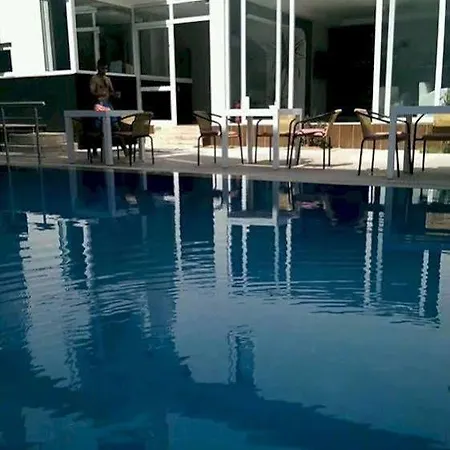 Movie Life Roe Hotel